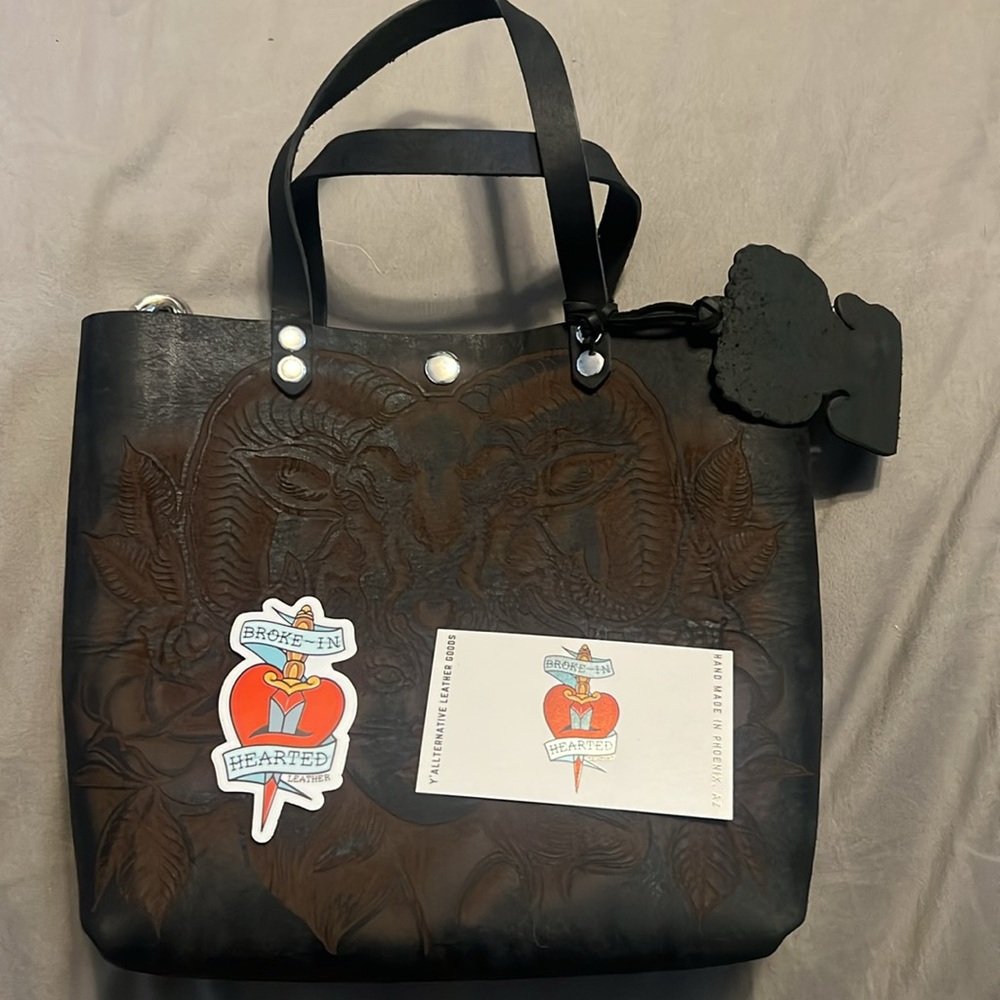 *SOLD* Broke-In Hearted Leather Purse - Picture 7 of 7
